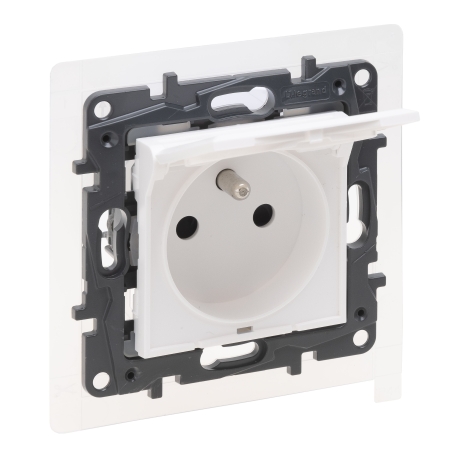 NILOE STEP MODUŁ BIAŁY GNIAZDO 1X Z/U Z KLAPKĄ IP44 ZACISKI ŚRUBOWE 16A 250V